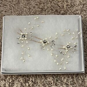 Elegant Pearl and Crystal Bridal Hair Accessory
